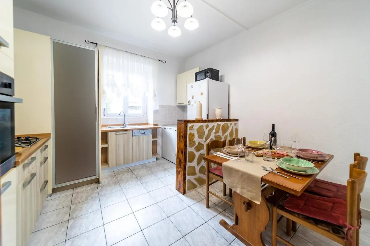 Holiday home Rezidencija Galileja Villa Mundanije