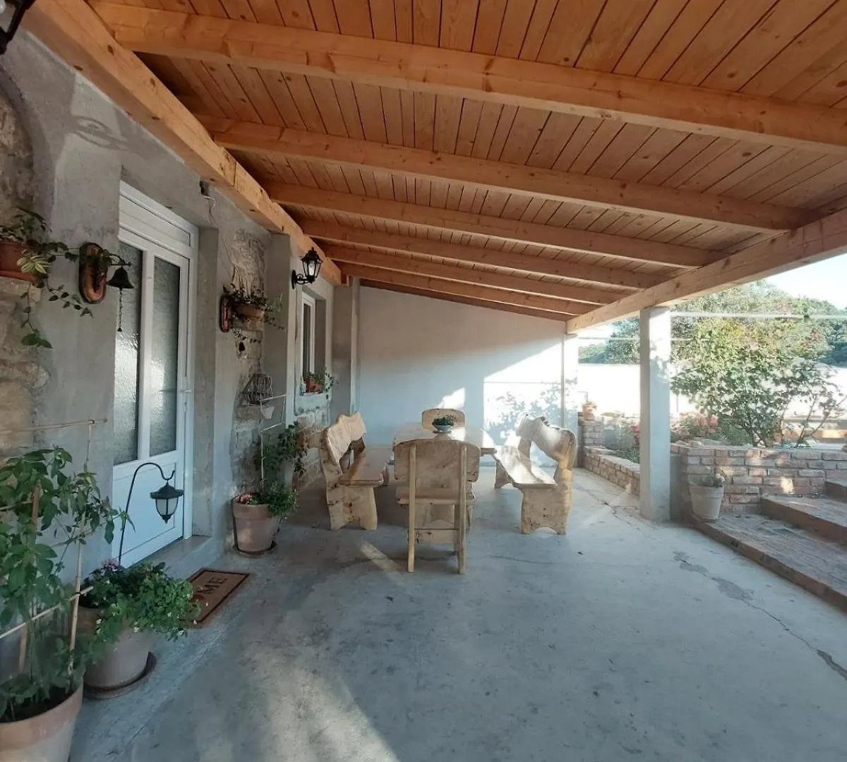 Holiday home Rezidencija Galileja Villa Mundanije