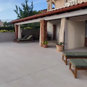  Apartman Tinjarosa